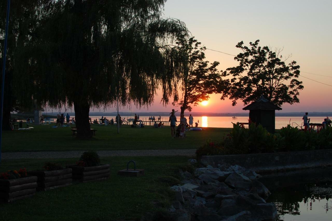 Lake House Farsang Balatonberény Esterno foto